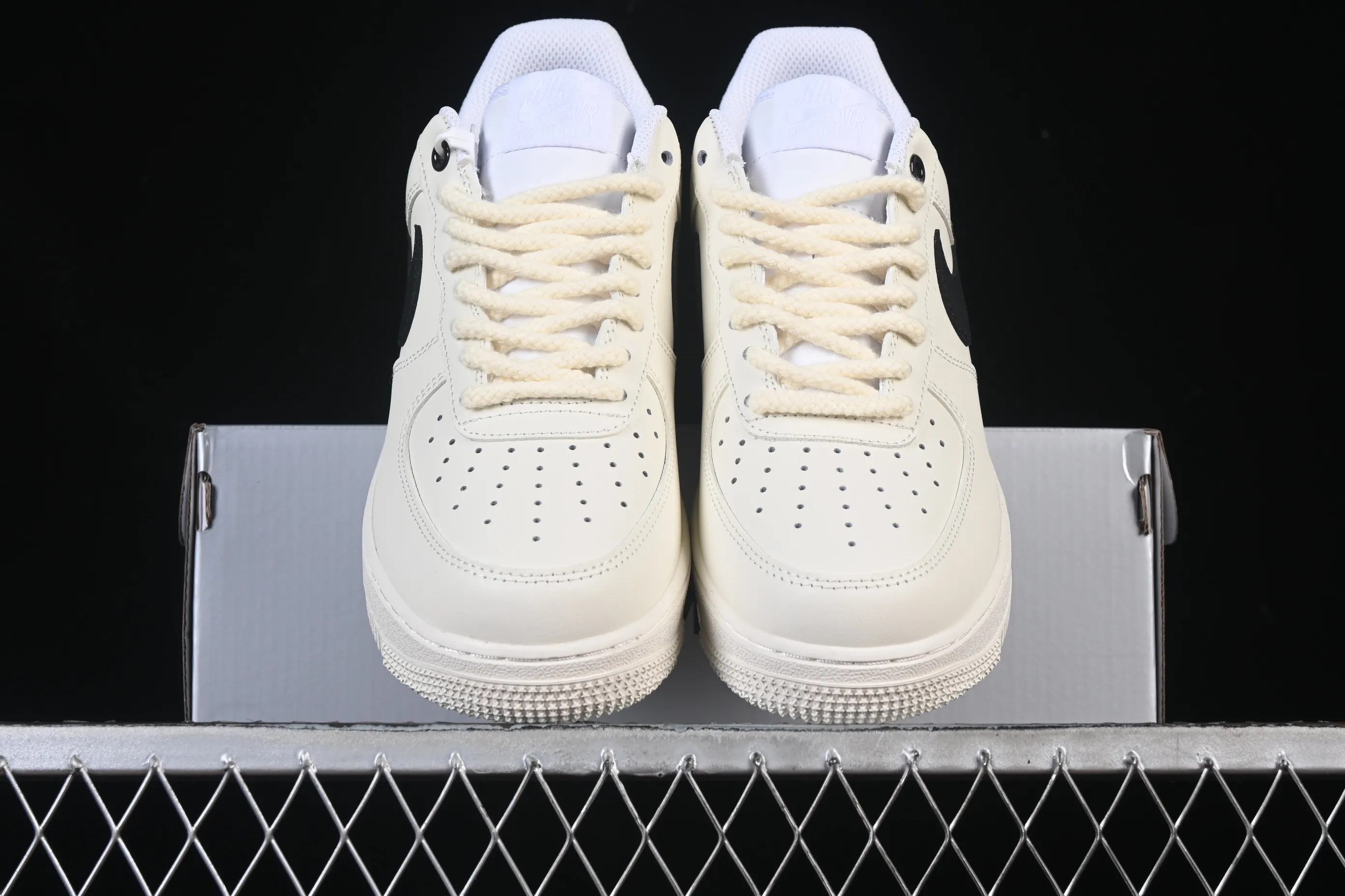 All categories Nk Air Force 1 Air Force series Nk Air Force 1 Low Air Force low-top Nike Air Force 1'07 Low joint white and black Air Force 1 low-top casual sneakers ZH0318-128